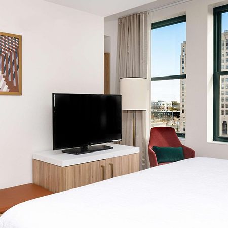 Hilton Garden Inn Flint Downtown מראה חיצוני תמונה