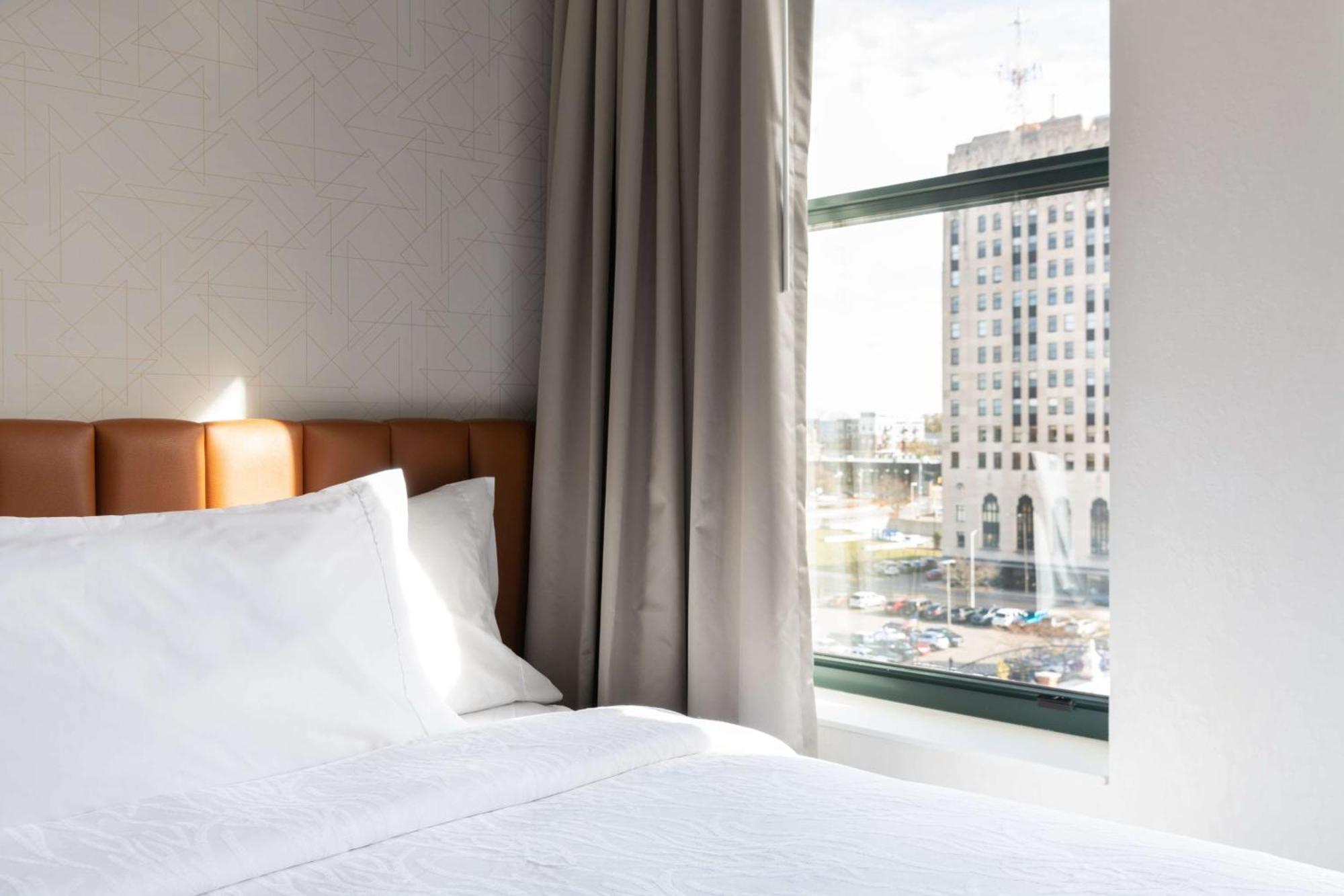 Hilton Garden Inn Flint Downtown מראה חיצוני תמונה