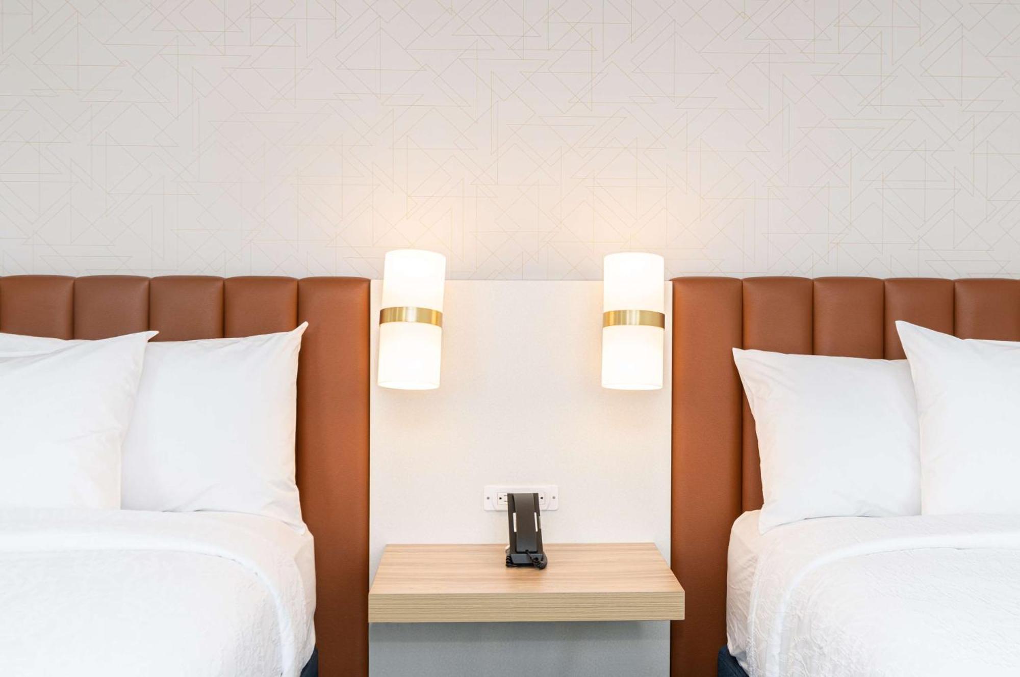 Hilton Garden Inn Flint Downtown מראה חיצוני תמונה