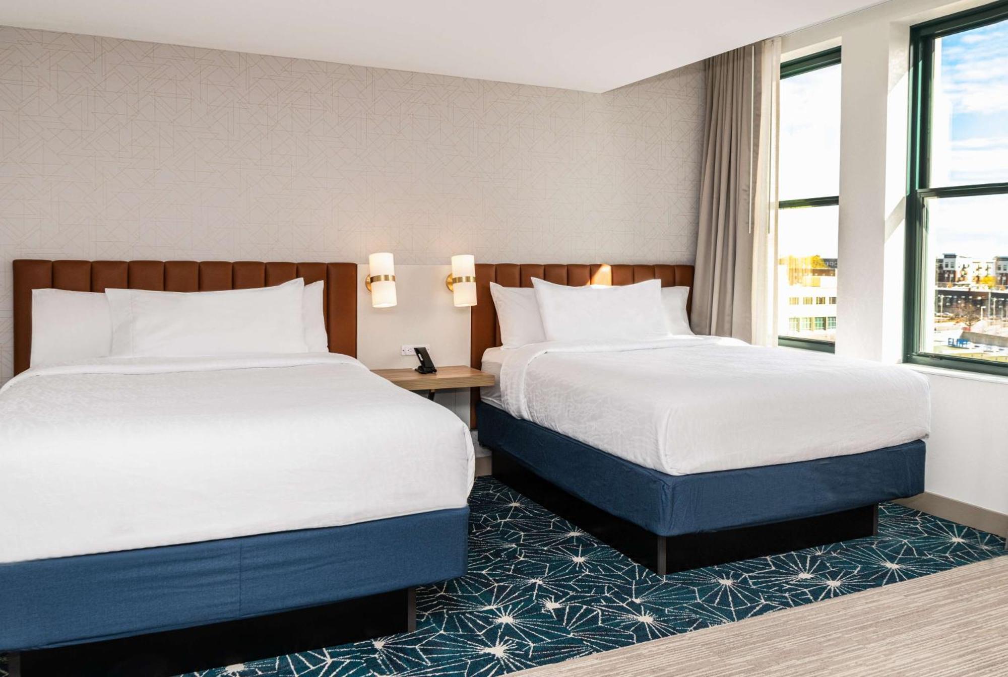 Hilton Garden Inn Flint Downtown מראה חיצוני תמונה